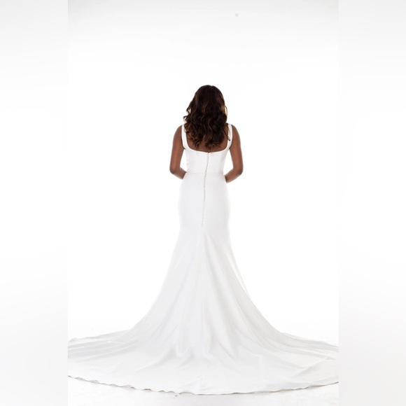 Square neck crepe wedding dress - Picture 4 of 6